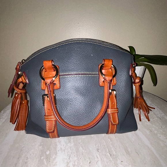 Dooney & Bourke in Excellent Condition - Picture 6 of 9